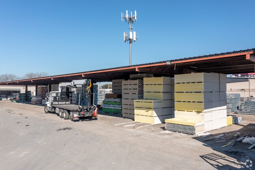 More Photos Of 10700 Gulf Fwy, Houston Warehouse For Lease