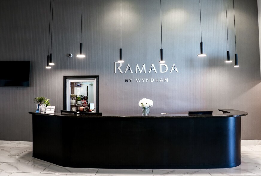 More Photos Of 2101 Veterans Blvd, Del Rio Hotel For Sale