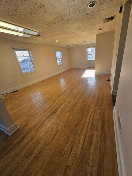 More Photos Of 3303 Main St, Stratford Office For Lease
