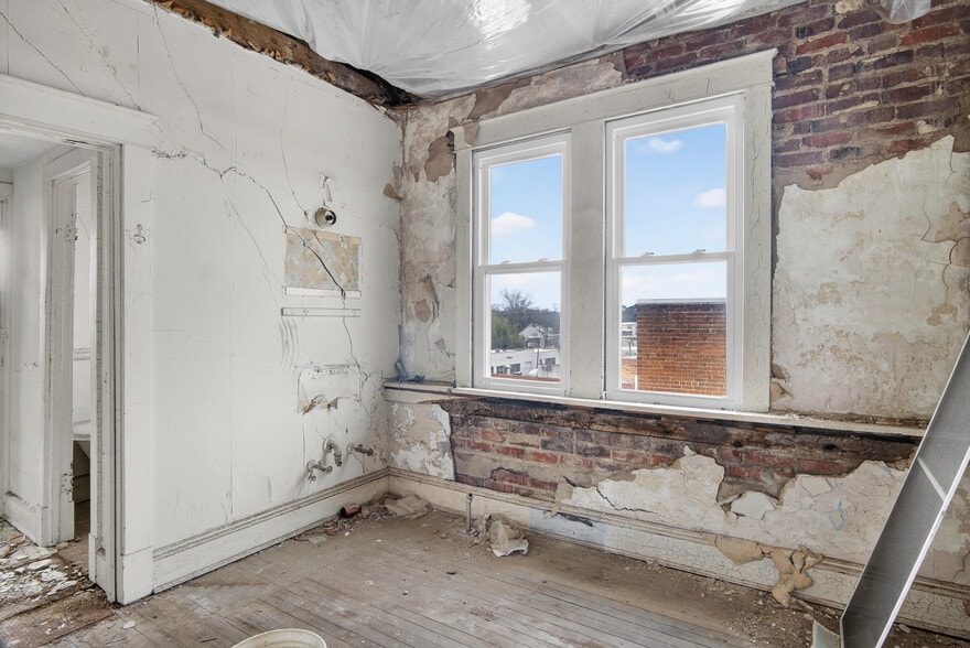 More Photos Of 104-110 S Hill Ave, South Hill Office Residential For Sale