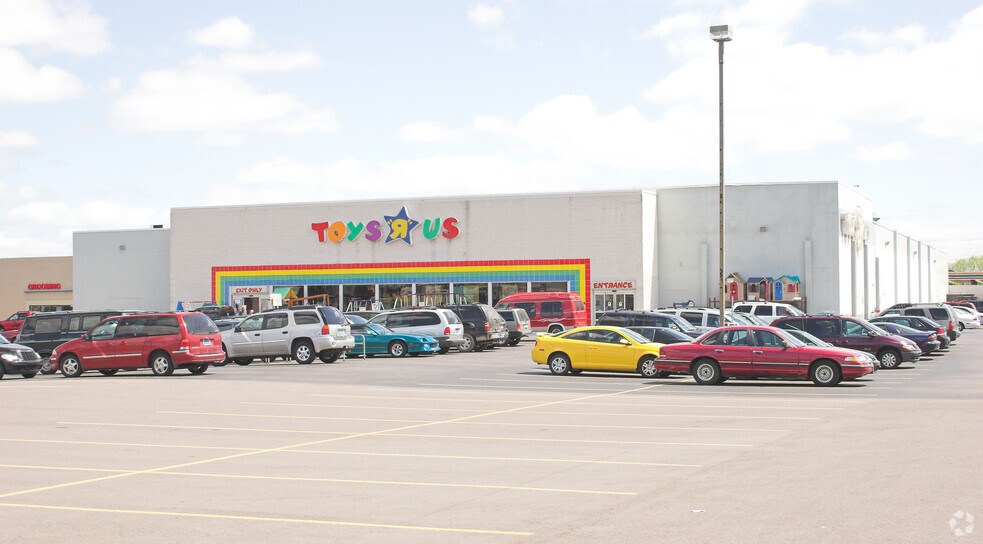 More Photos Of 32070 Gratiot Ave, Roseville Freestanding For Lease