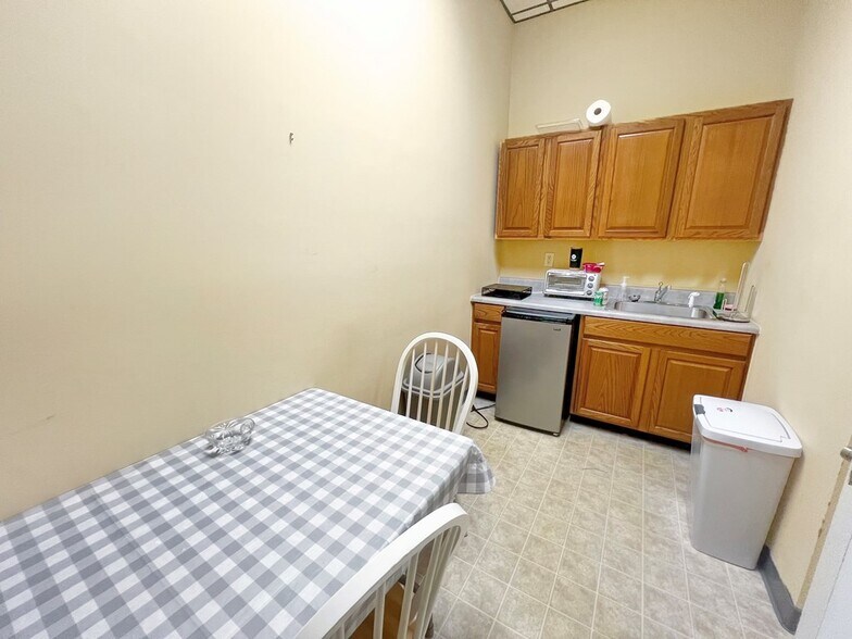 More Photos Of 205 Patton St, Danville Office For Lease