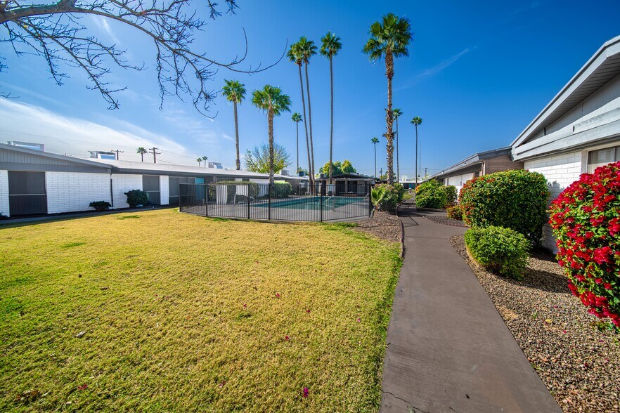 More Photos Of 2620 N 40th St, Phoenix Apartments For Sale