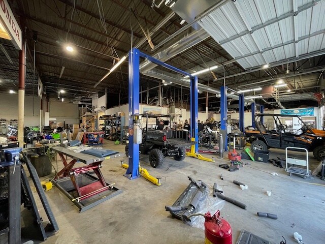 More Photos Of 13700 N Stemmons Fwy, Farmers Branch Freestanding For Lease
