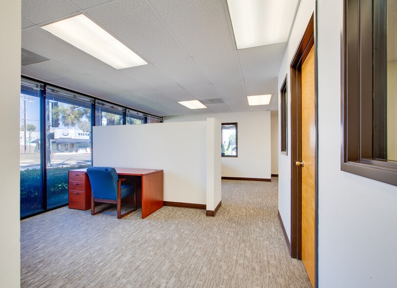 More Photos Of 440 Western Ave, Glendale Office For Lease