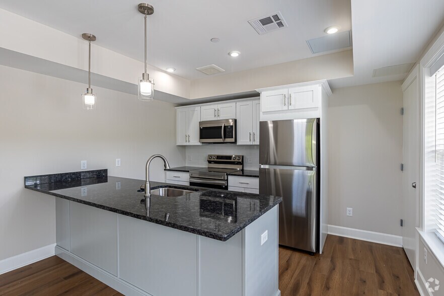 More Photos Of 800 Federal Rd, Brookfield Apartments For Lease