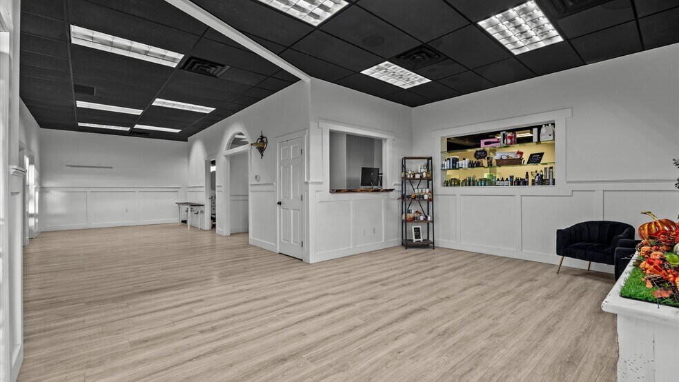 More Photos Of 450 West Ave, Rifle Office For Sale