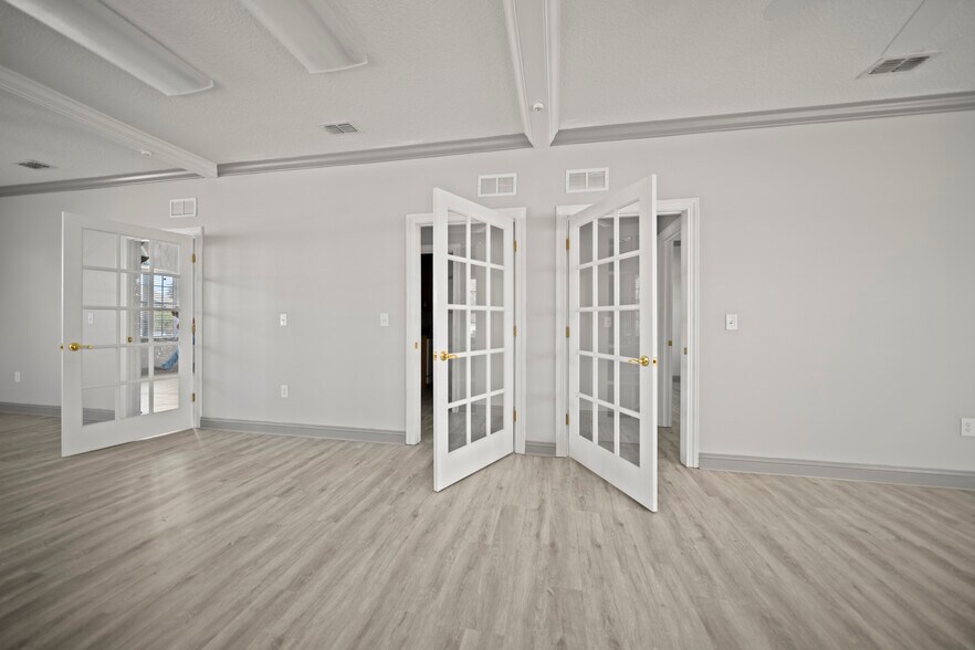 More Photos Of 6817 Southpoint Pky, Jacksonville Loft Creative Space For Lease