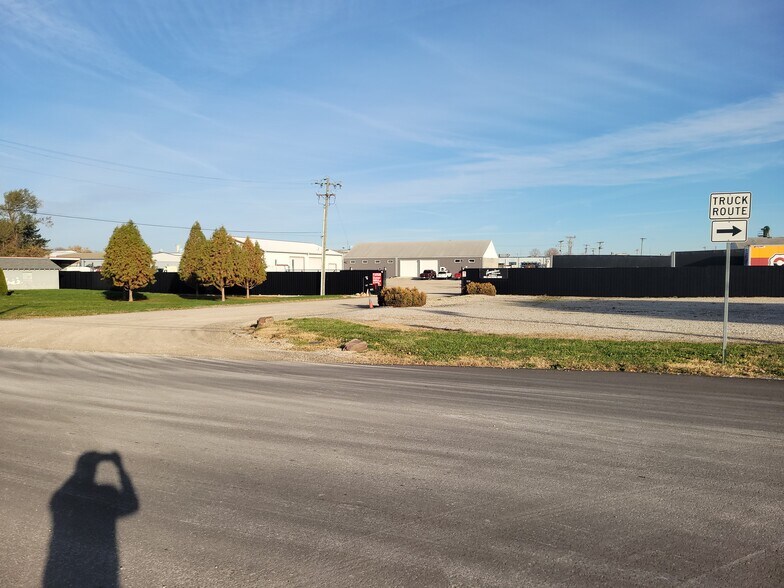 More Photos Of 755 E Hamilton Ave, Franklin Office For Sale