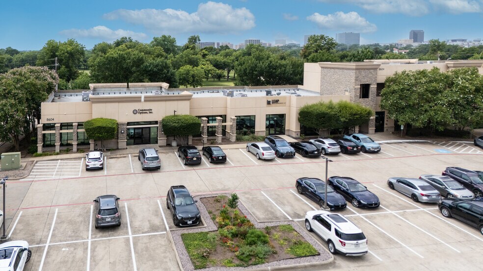 More Photos Of 8604 Greenville Ave, Dallas Office For Sale