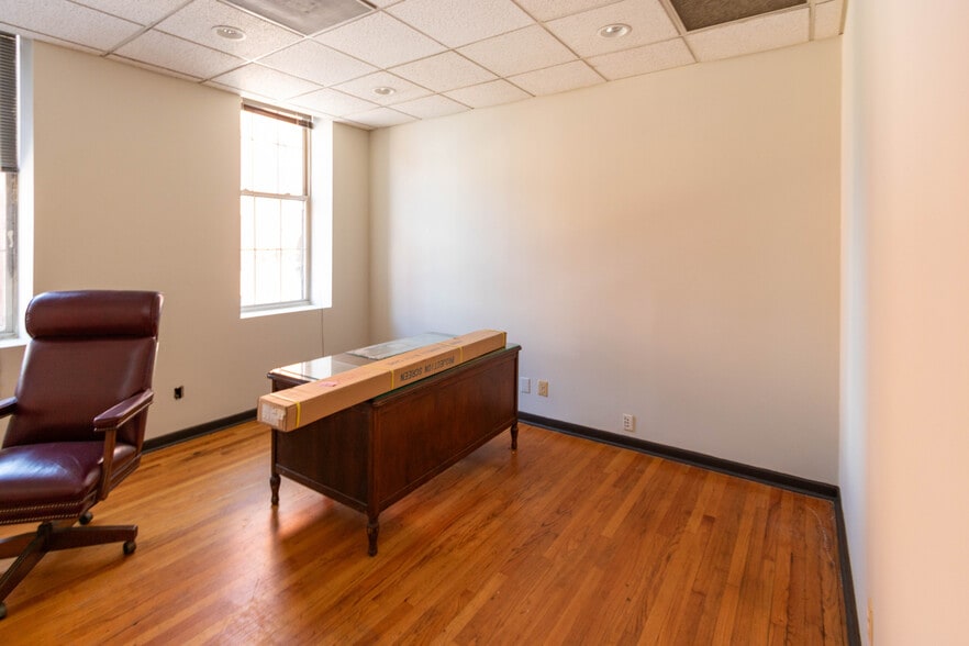 More Photos Of 115 W Saratoga St, Baltimore Storefront Retail Residential For Sale