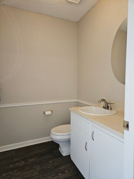 More Photos Of 2015 Monarch Dr, Austin Medical For Sale