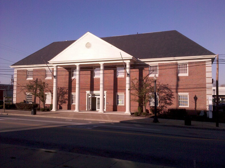 Primary Photo Of 145 N Chestnut St, Ravenna Office For Lease