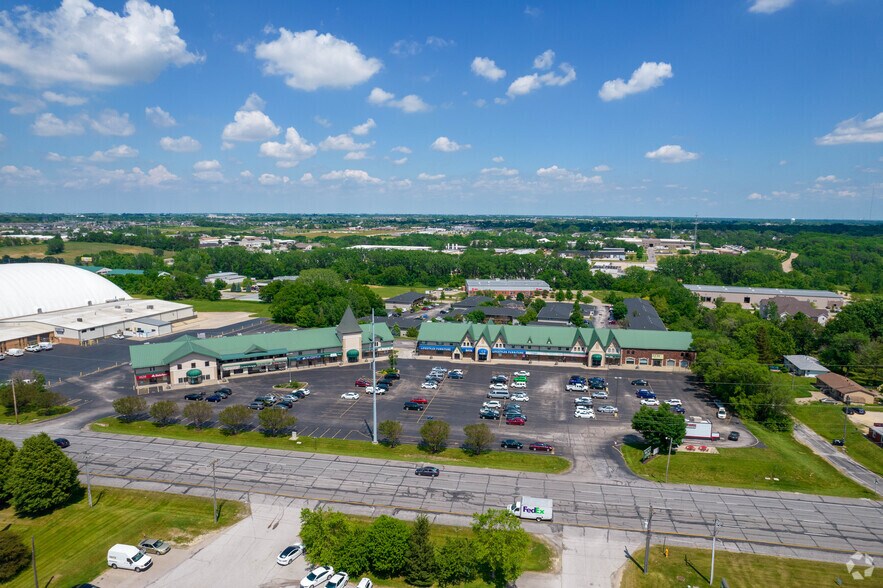 More Photos Of 4711 N Brady St, Davenport Storefront Retail Office For Lease