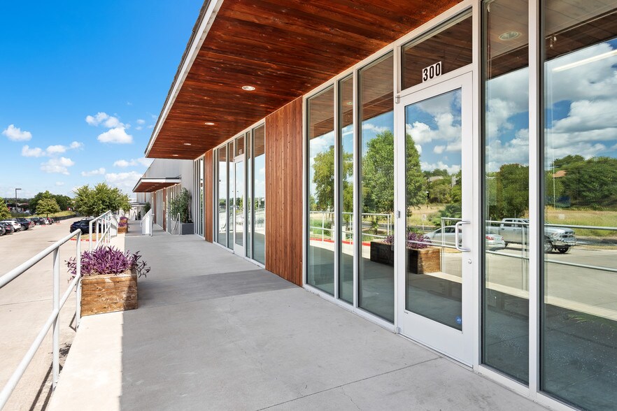 More Photos Of 2301 E Riverside Dr, Austin Unknown For Lease