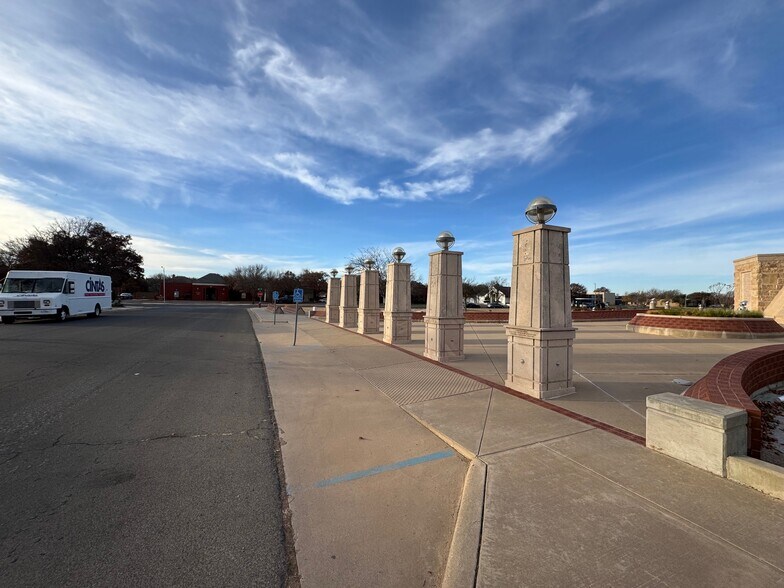 More Photos Of 3823 84th St, Lubbock Office For Sale