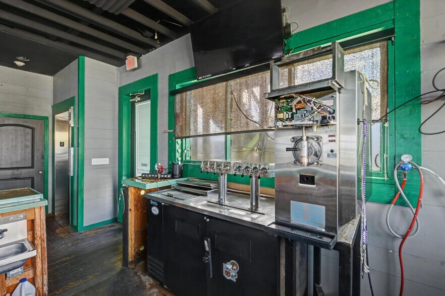 More Photos Of 113 S Beach Blvd, Bay Saint Louis Restaurant For Sale