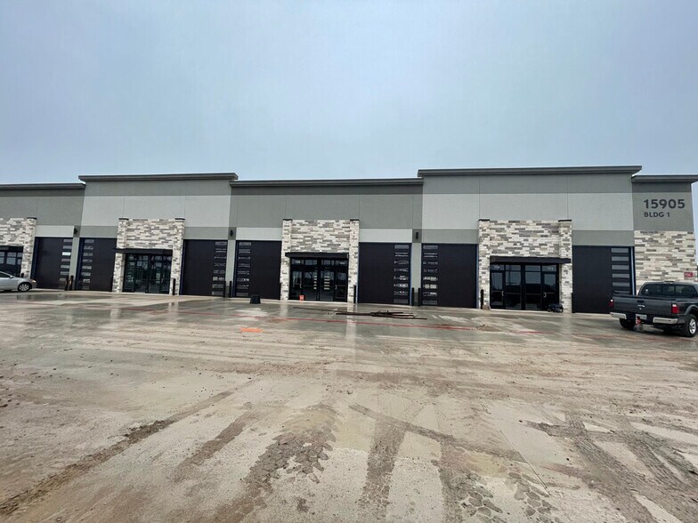 More Photos Of 15901 Ronald Reagan Blvd, Leander Showroom For Sale