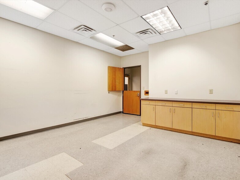 More Photos Of 8325 Jack Finney Blvd, Greenville Medical For Lease
