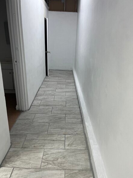 More Photos Of 760 W 28th St, Hialeah Warehouse For Lease