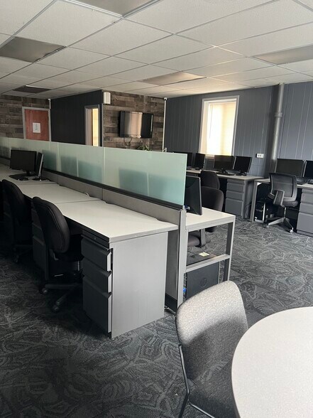 More Photos Of 932 Kenmore Ave, Buffalo Office For Lease