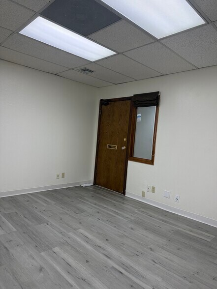 More Photos Of 1023 N Hollywood Way, Burbank Office For Lease