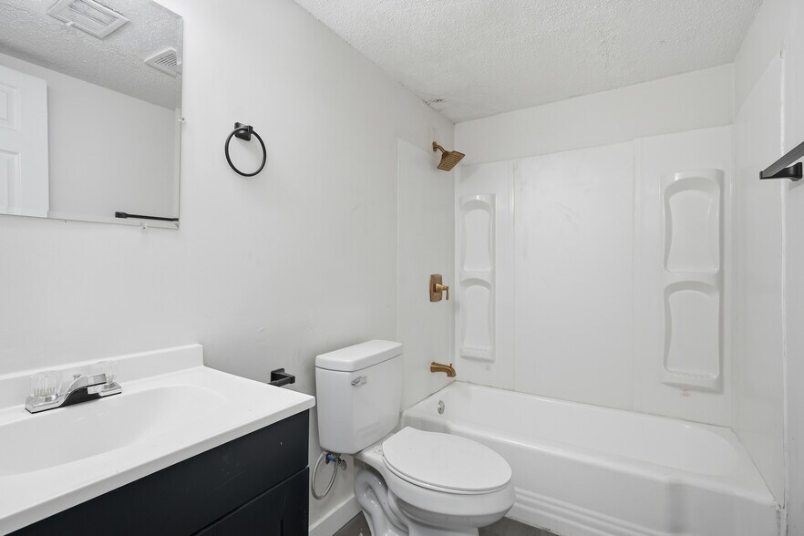 More Photos Of 9930 E 36th St S, Independence Apartments For Sale
