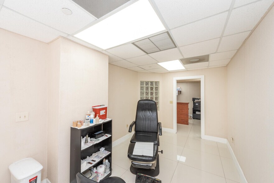 More Photos Of 2645 SW 37th Ave, Miami Medical For Lease