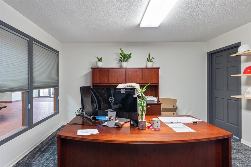 More Photos Of 1810 Crestview Dr, Hudson Office For Sale