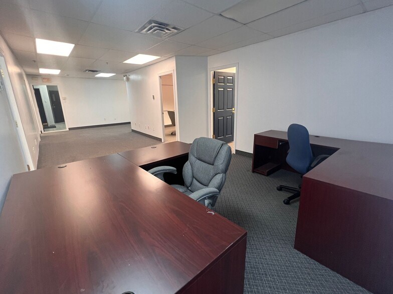 More Photos Of 3005 Boul Matte, Brossard Office For Lease
