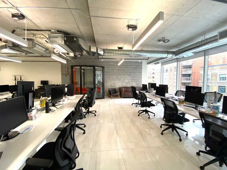 More Photos Of 7 St. Thomas St, Toronto Medical For Sale