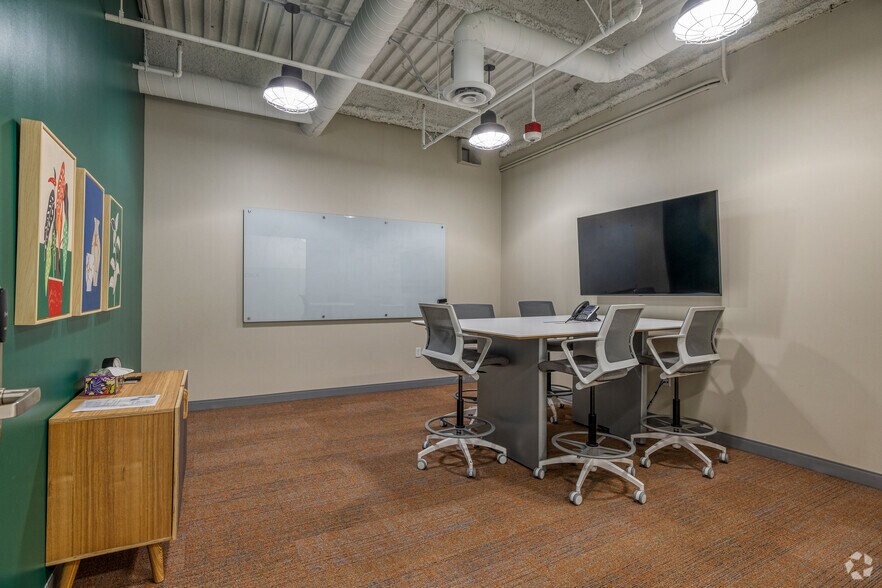 More Photos Of 300 S 4th St, Las Vegas Office For Sale