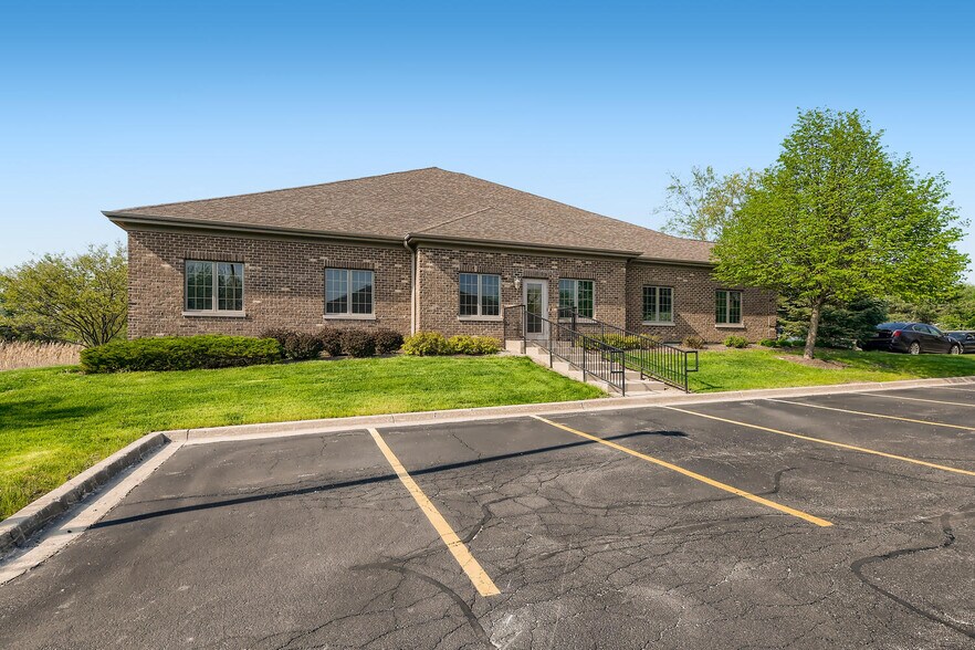 More Photos Of 108 S Wynstone Park Dr, North Barrington Office For Lease