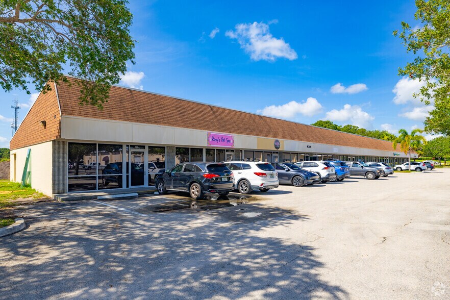 More Photos Of 1402-1472 Old Dixie Hwy, Vero Beach Storefront Retail Office For Lease