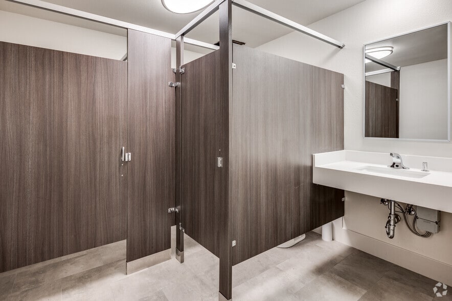 More Photos Of 2942 Daimler St, Santa Ana Office For Sale