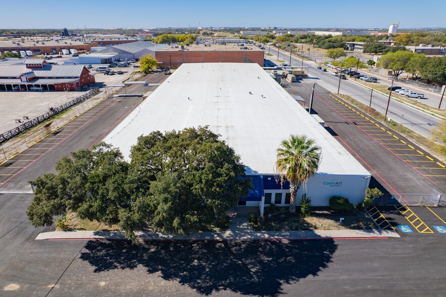 More Photos Of 5101 S Zarzamora St, San Antonio Manufacturing For Lease