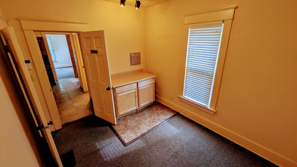 More Photos Of 607 Lincolnway W, Mishawaka Office Residential For Sale