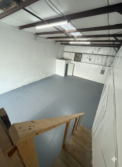 More Photos Of 401 Enterprise St, Ocoee Industrial For Lease