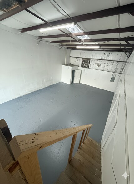 More Photos Of 401 Enterprise St, Ocoee Industrial For Lease