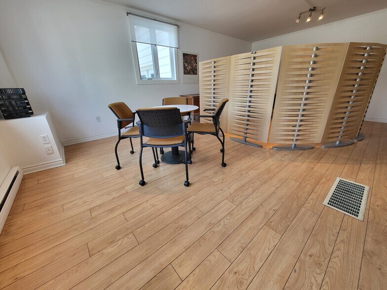 More Photos Of 3994 Boul Saint-Martin O, Laval Storefront Retail Residential For Sale