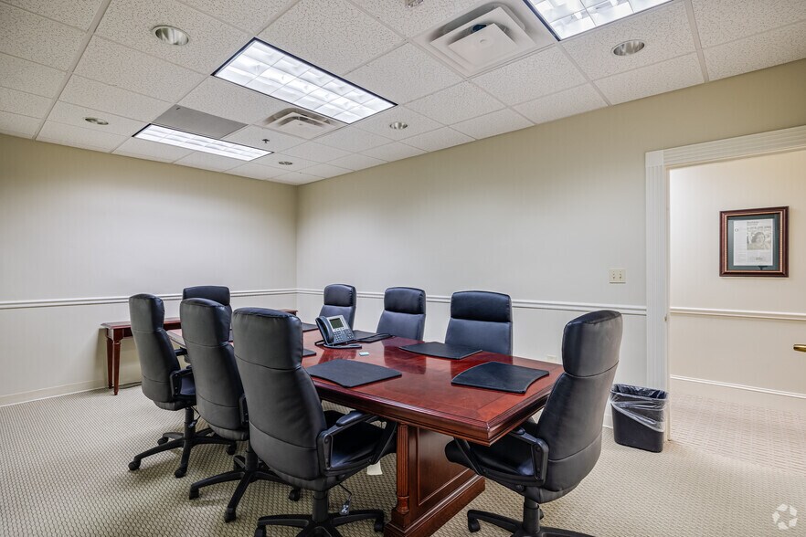 More Photos Of 200 W Forsyth St, Jacksonville Office For Lease