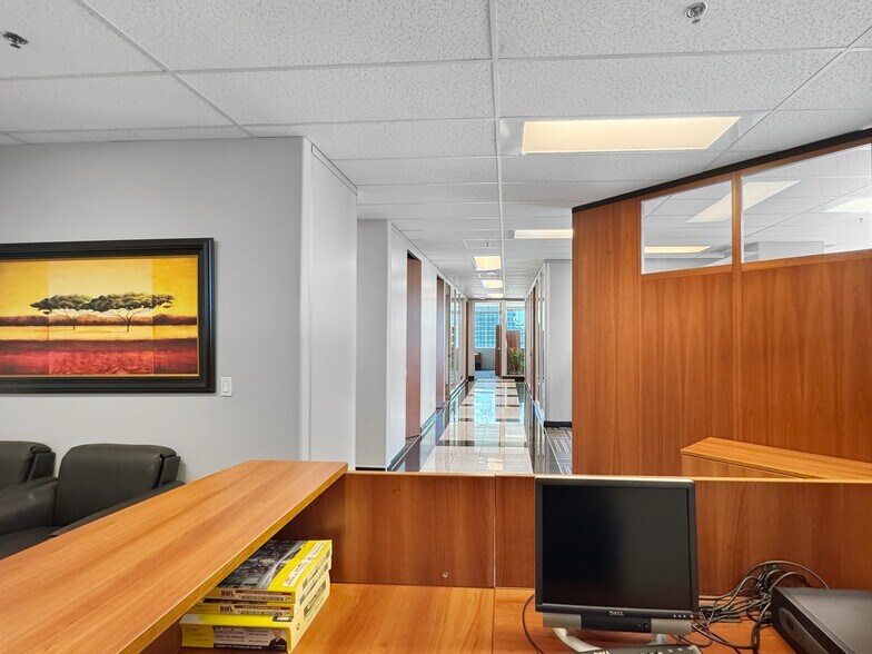 More Photos Of 396 11th Ave SW, Calgary Office For Sale