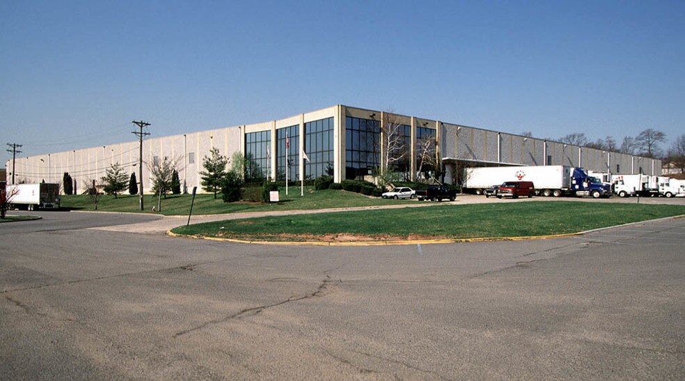 More Photos Of 70-96 Distribution Blvd, Edison Warehouse For Lease