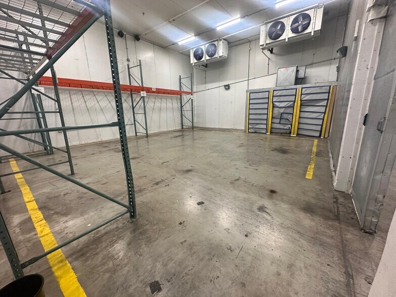 Primary Photo Of 8292-8320 NW 14th St, Doral Warehouse For Lease