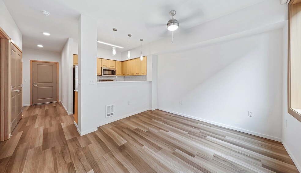 More Photos Of 1133 Lake Washington Blvd, Renton Apartments For Lease