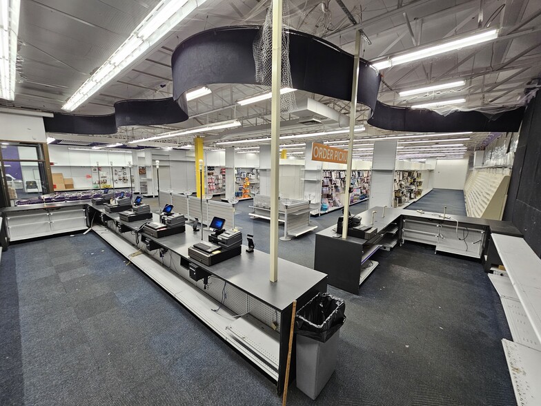 More Photos Of 321 Worcester St, Natick Freestanding For Lease