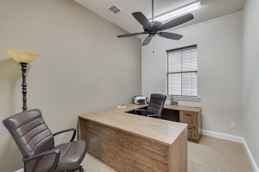 More Photos Of 5748 Boat Club Rd, Fort Worth Office For Sale