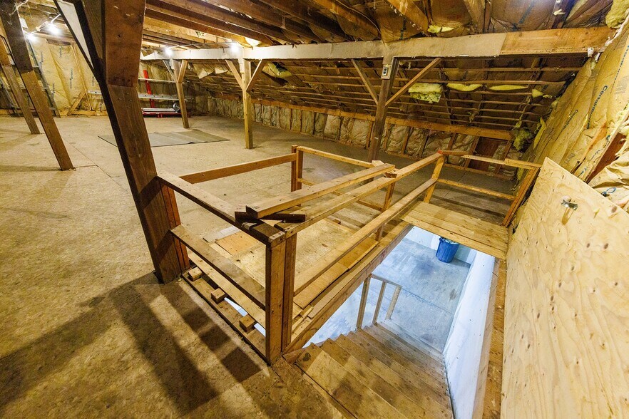 More Photos Of 144 S Main St, Brooklyn Medical For Lease