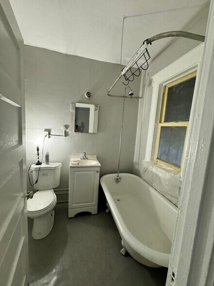 More Photos Of 14 Hillside Ave, Hartford Storefront Retail Residential For Sale