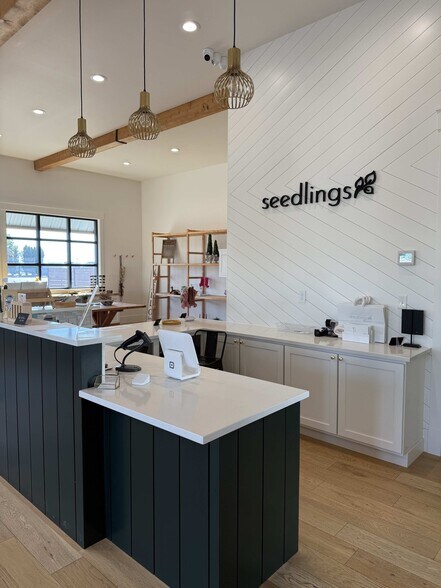 More Photos Of 101 W Northstone Pky, Zillah Freestanding For Lease